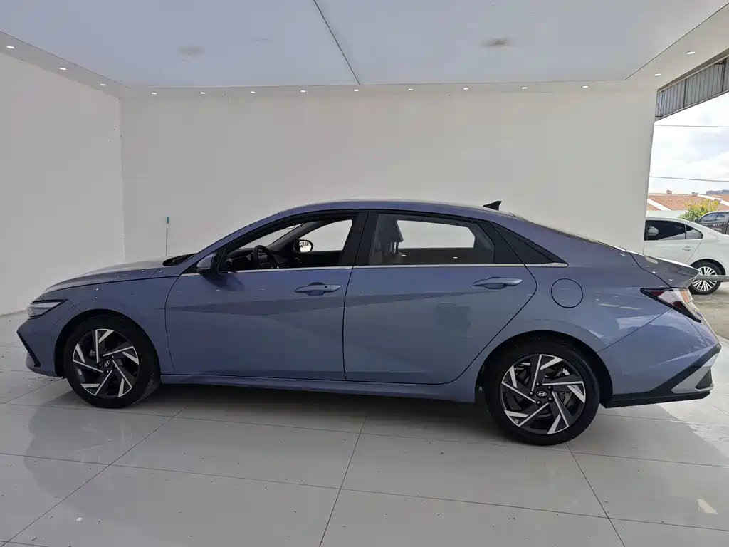 Hyundai Elantra — фото 29
