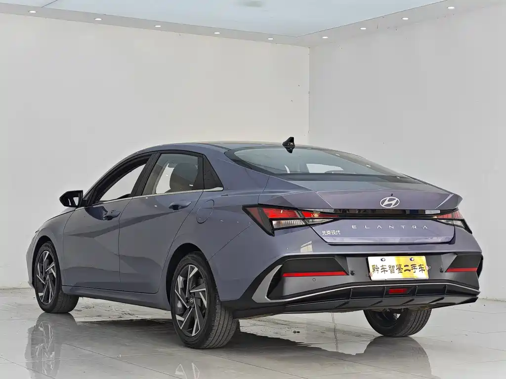Hyundai Elantra — фото 4