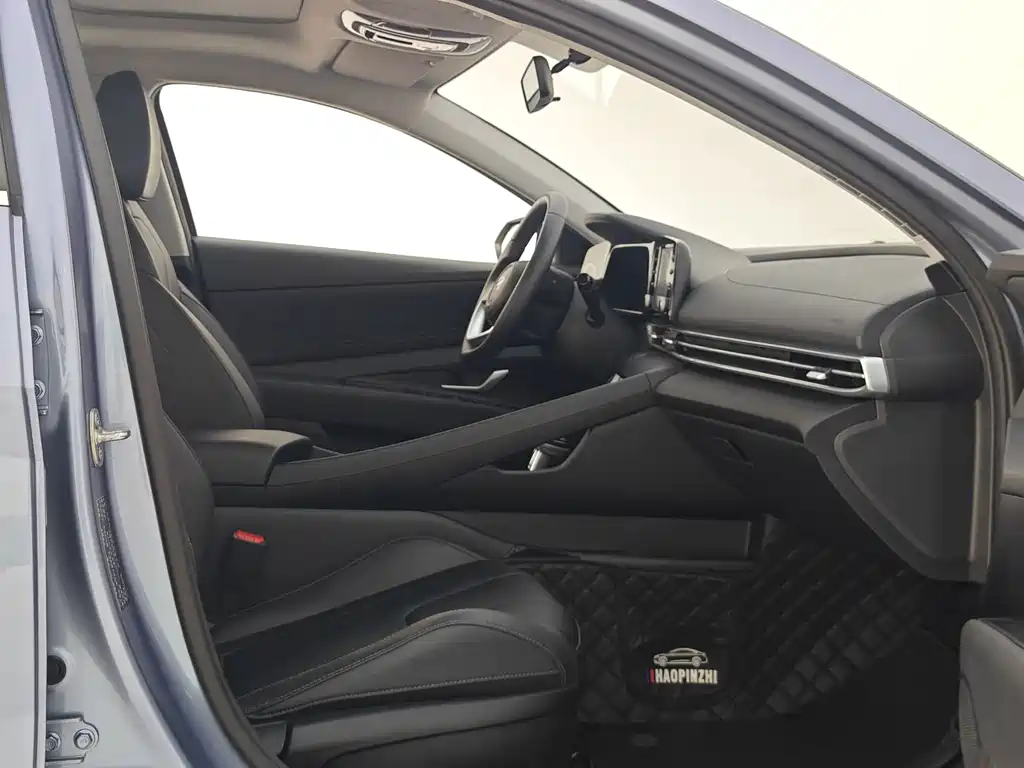 Hyundai Elantra — фото 10