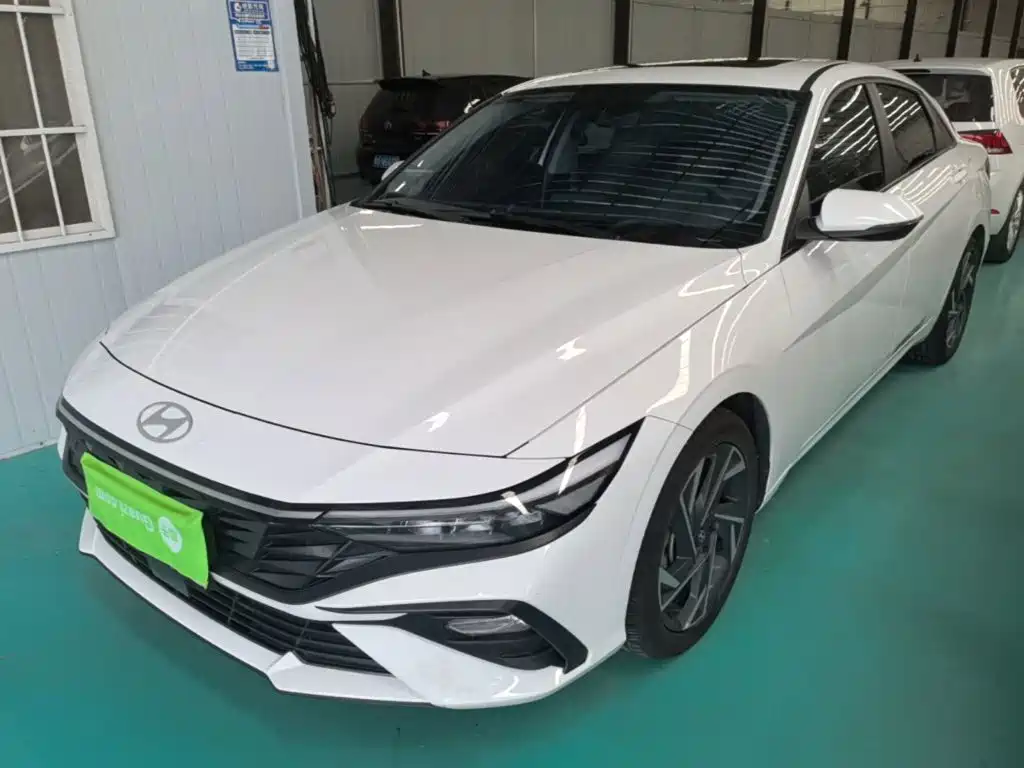Hyundai Elantra — фото 2