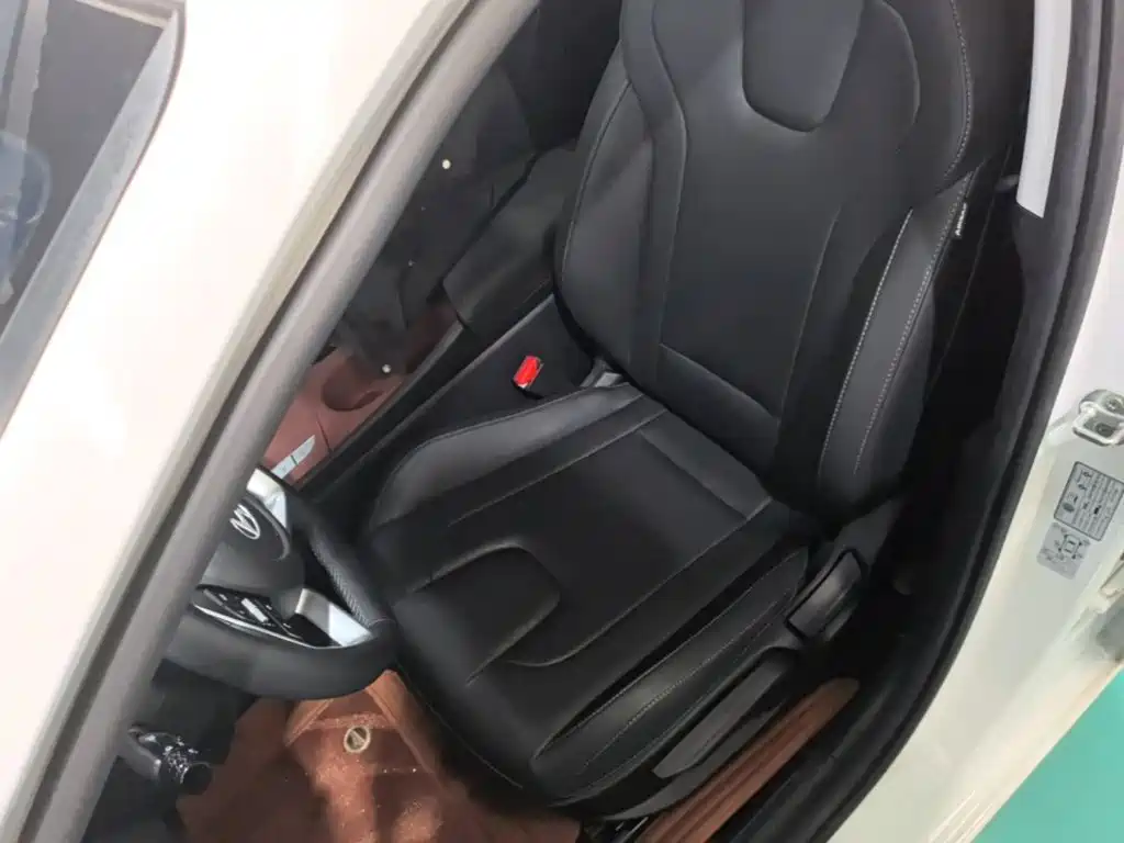 Hyundai Elantra — фото 15