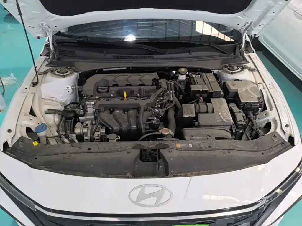 Hyundai Elantra — фото 20