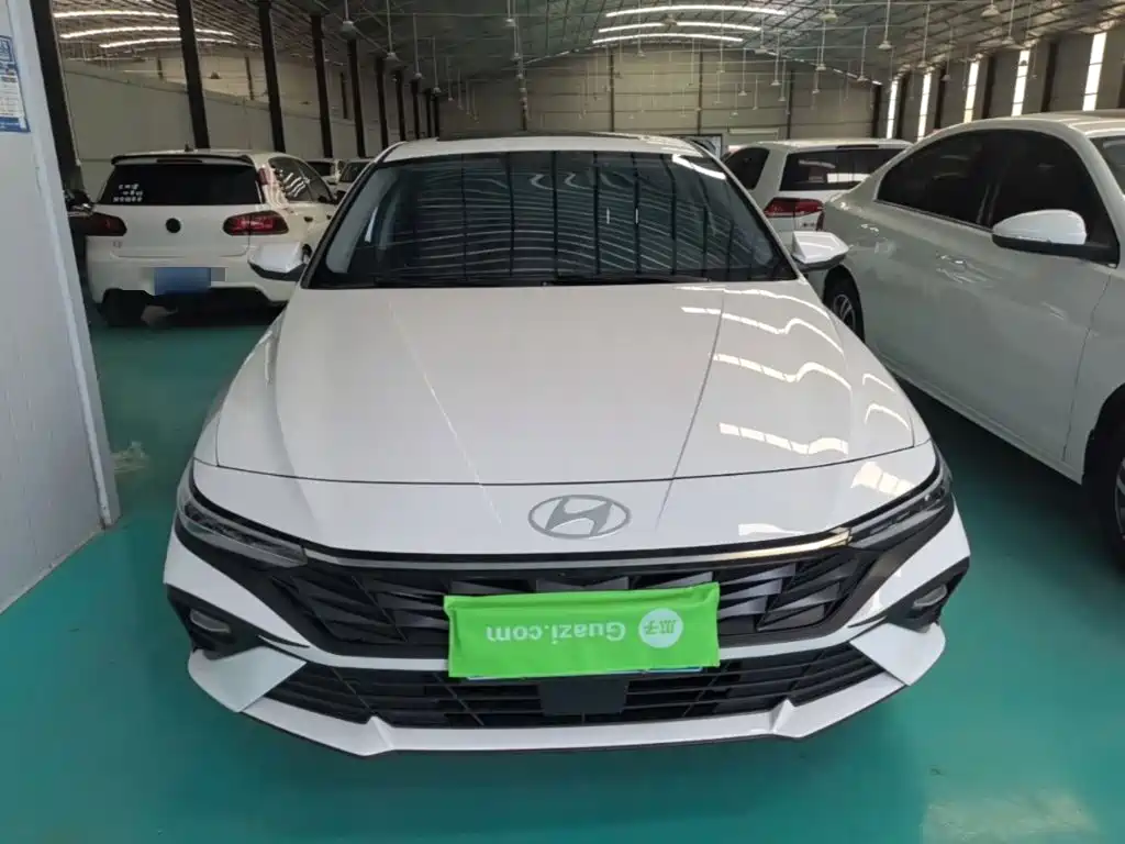 Hyundai Elantra — фото 3