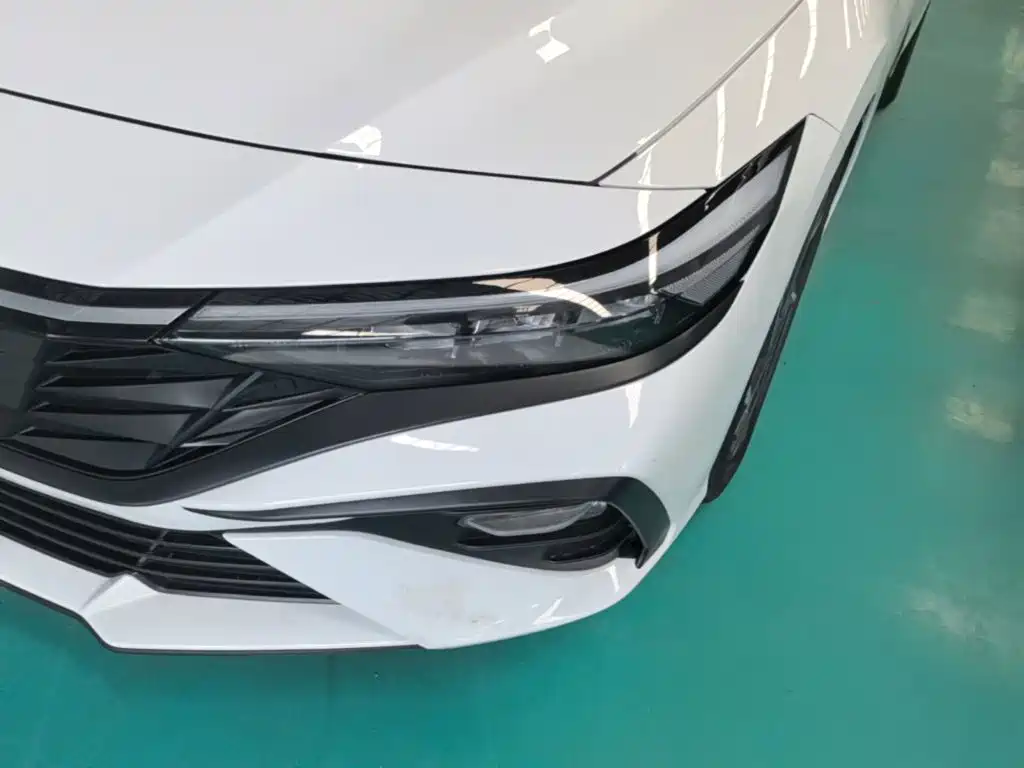 Hyundai Elantra — фото 24