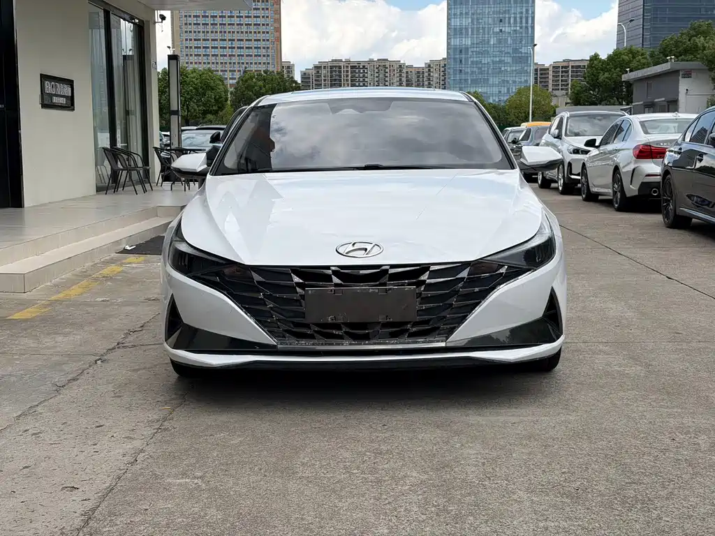 Hyundai Elantra — фото 2