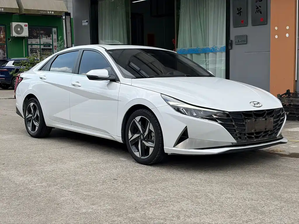 Hyundai Elantra — фото 3