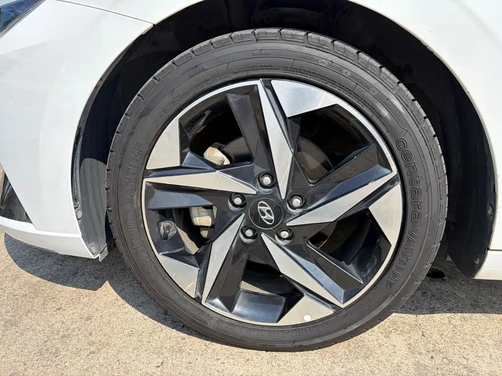 Hyundai Elantra — фото 23