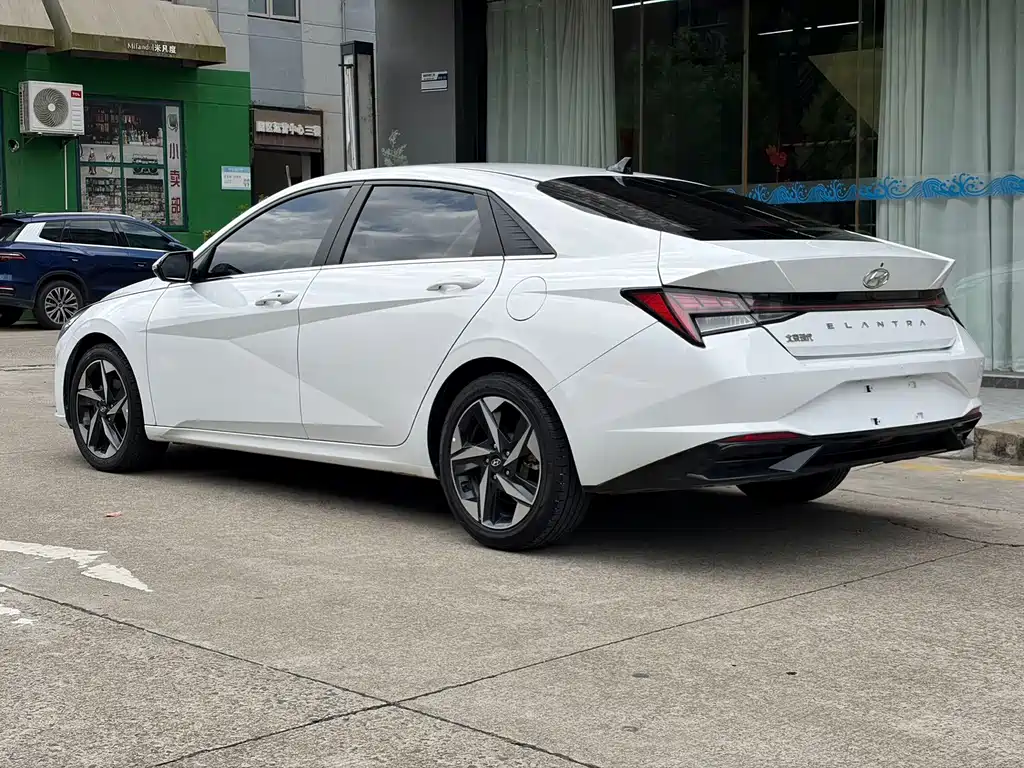Hyundai Elantra — фото 4