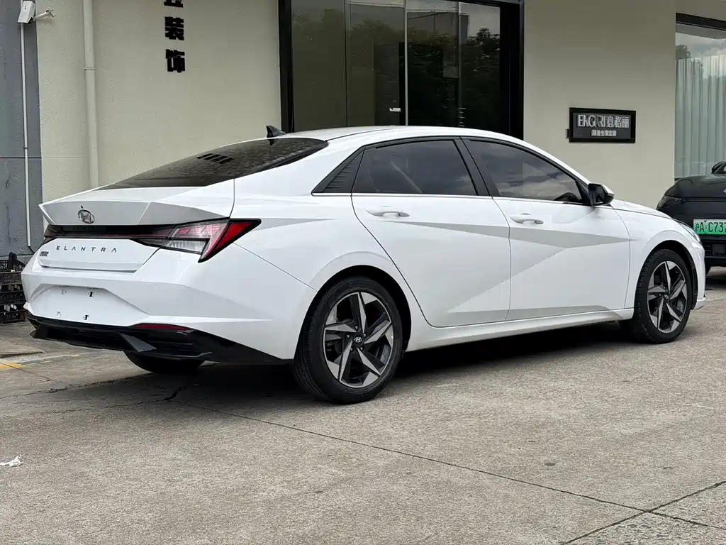 Hyundai Elantra — фото 5