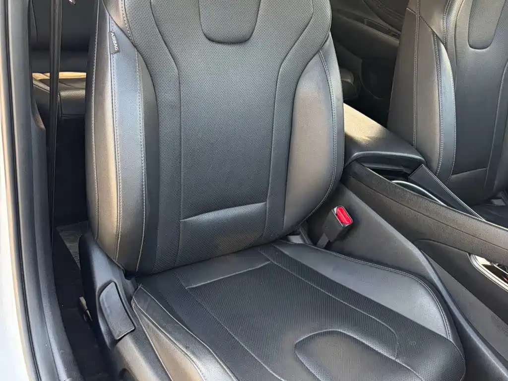 Hyundai Elantra — фото 10