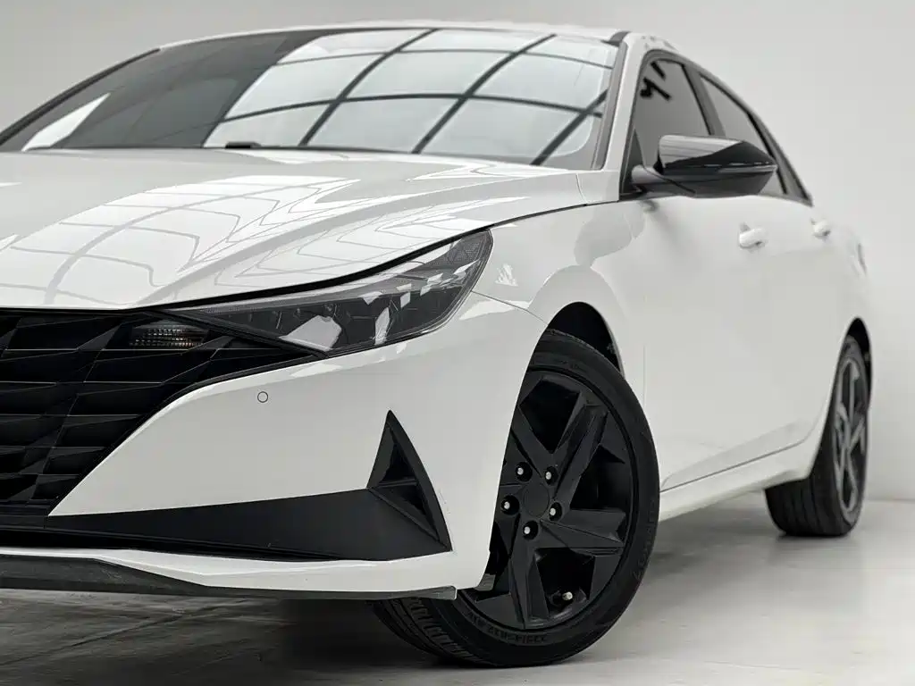 Hyundai Elantra — фото 13
