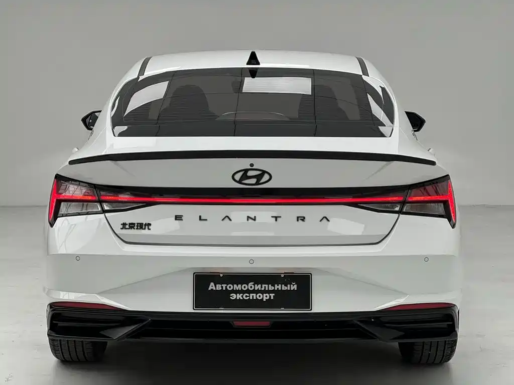 Hyundai Elantra — фото 19