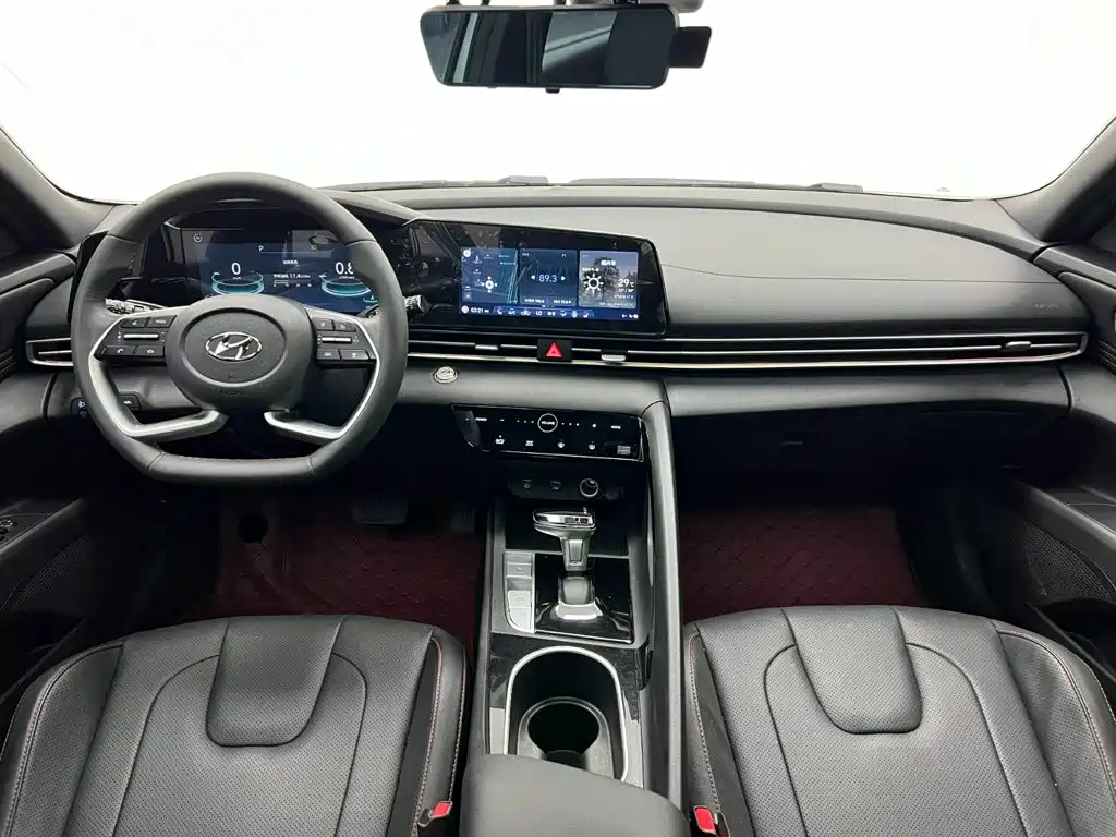 Hyundai Elantra — фото 25