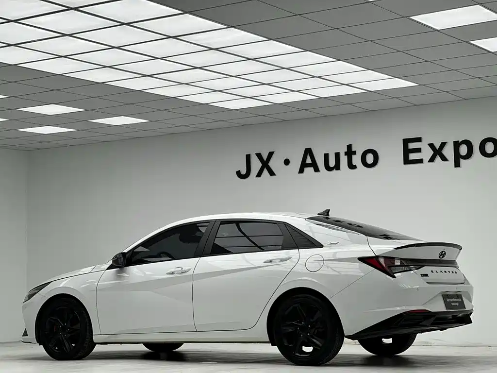 Hyundai Elantra — фото 28