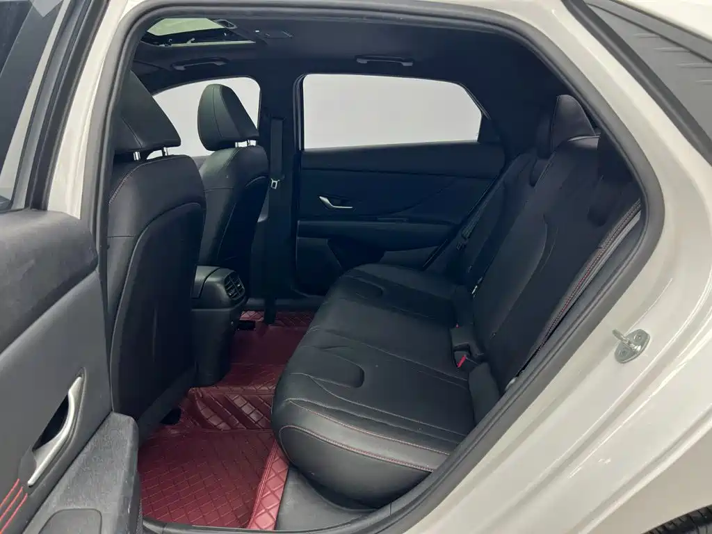 Hyundai Elantra — фото 10