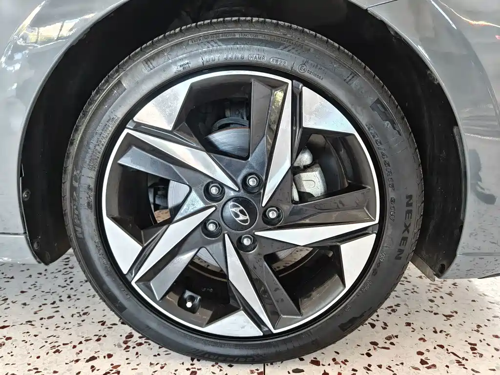 Hyundai Elantra — фото 18