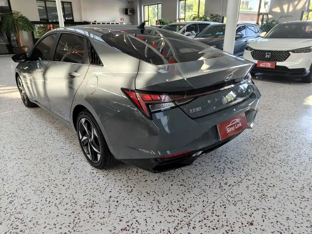 Hyundai Elantra — фото 21