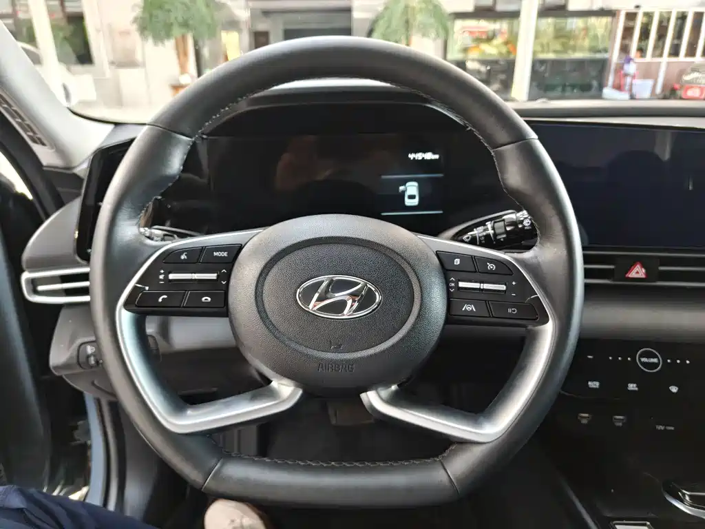 Hyundai Elantra — фото 6