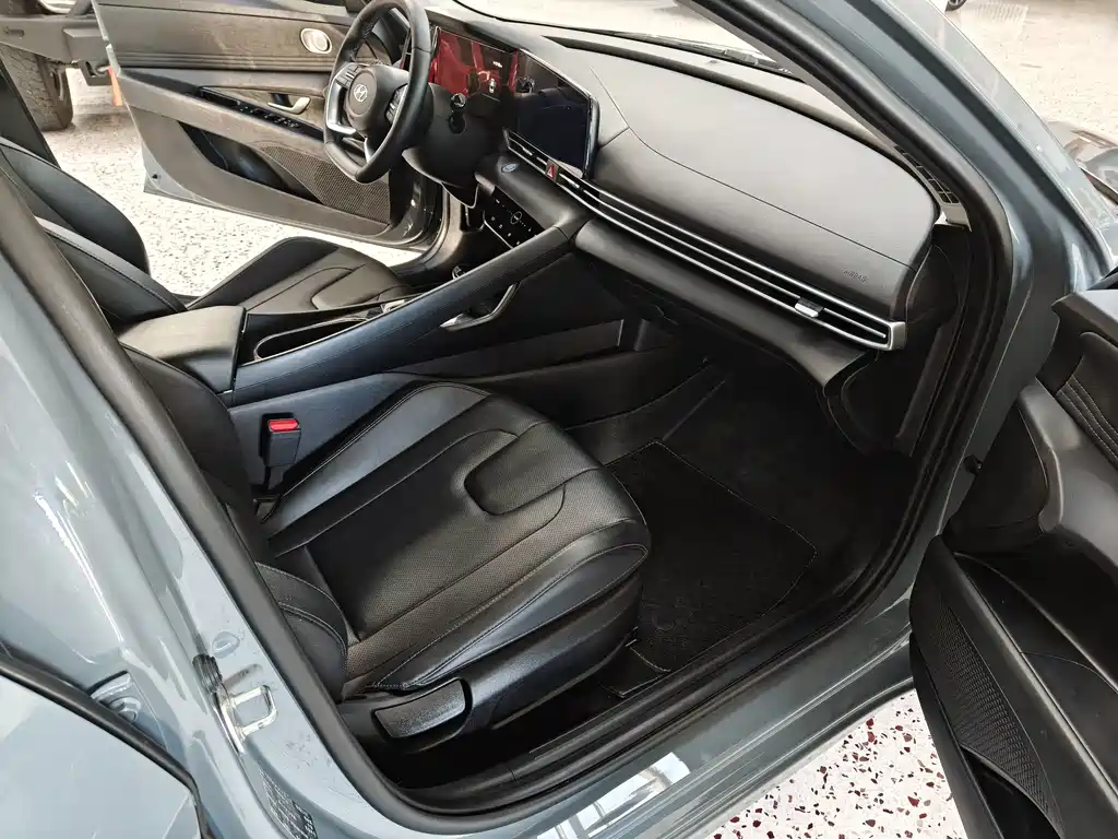 Hyundai Elantra — фото 9