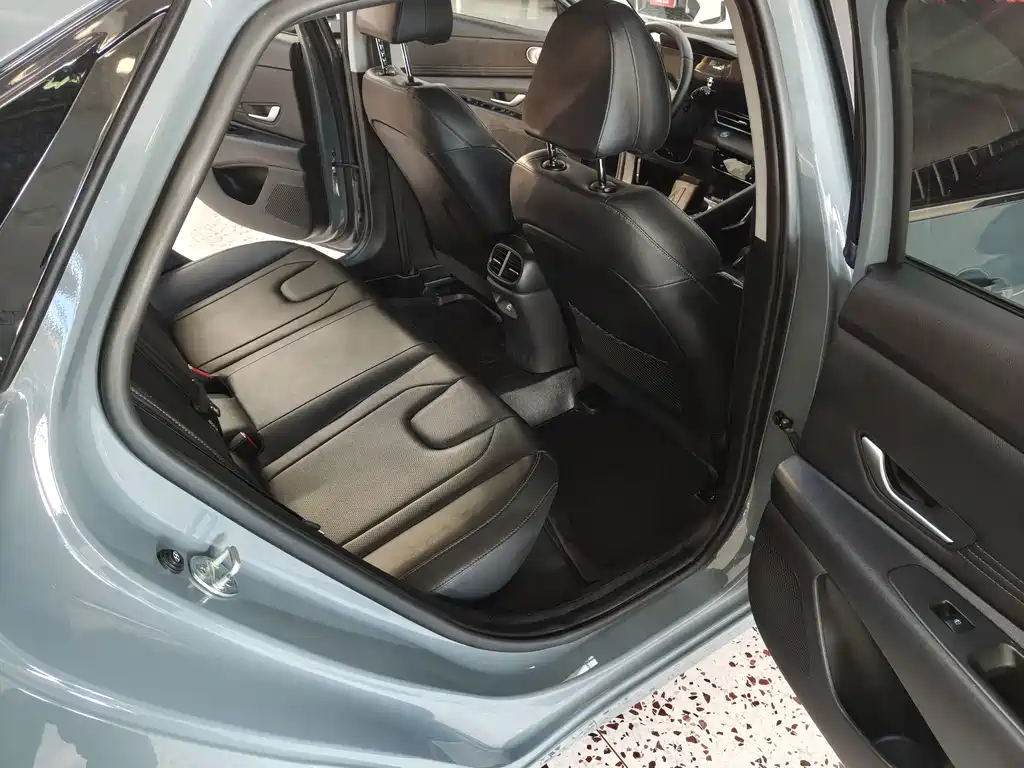 Hyundai Elantra — фото 10
