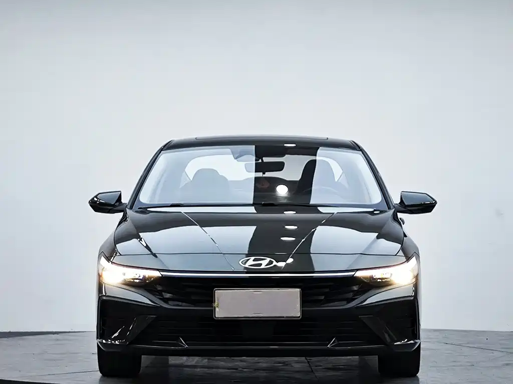 Hyundai Elantra — фото 2