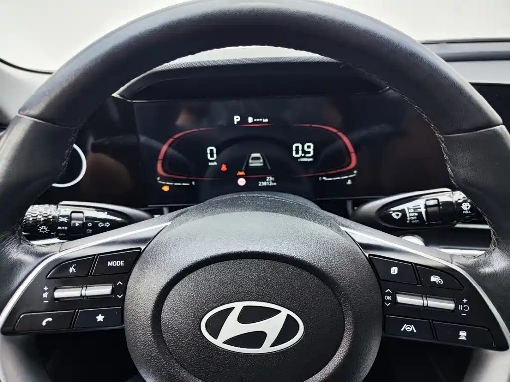Hyundai Elantra — фото 11