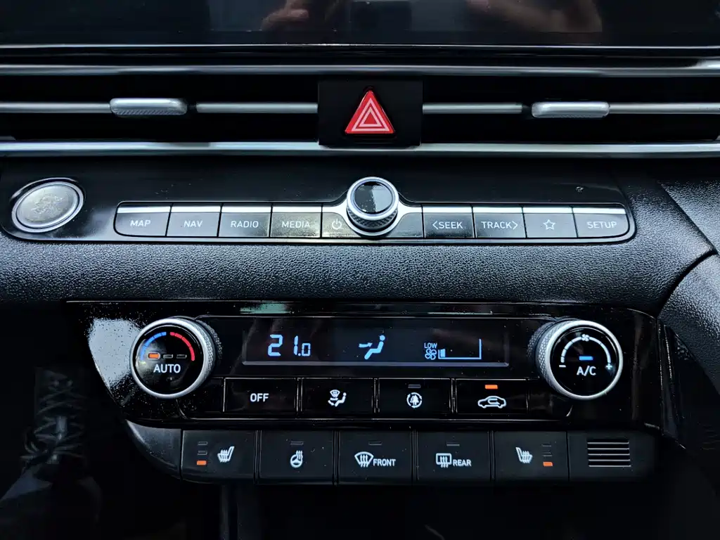 Hyundai Elantra — фото 13
