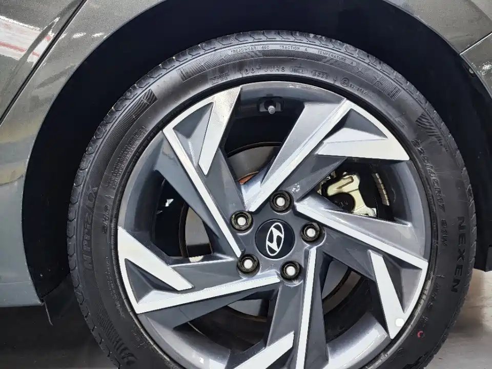 Hyundai Elantra — фото 15