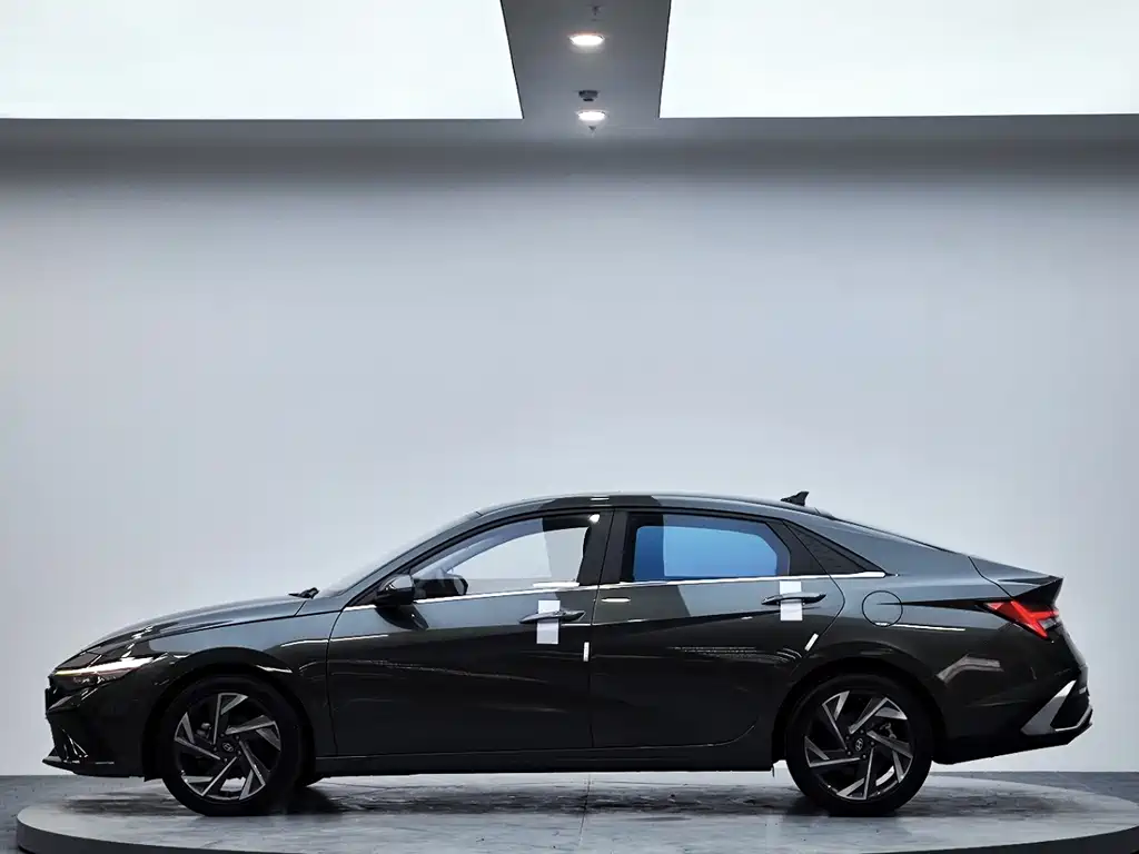 Hyundai Elantra — фото 4