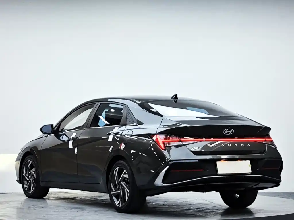 Hyundai Elantra — фото 5