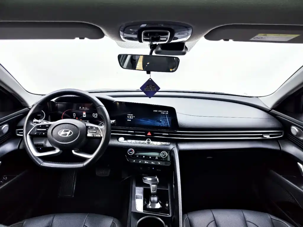 Hyundai Elantra — фото 9