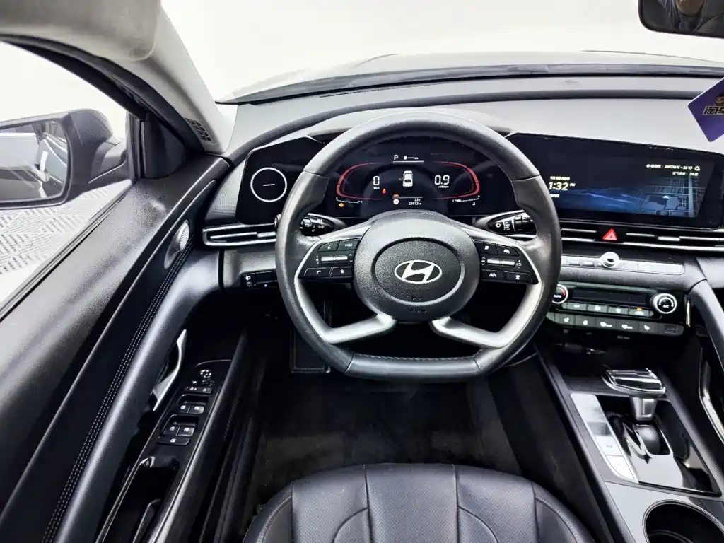 Hyundai Elantra — фото 10