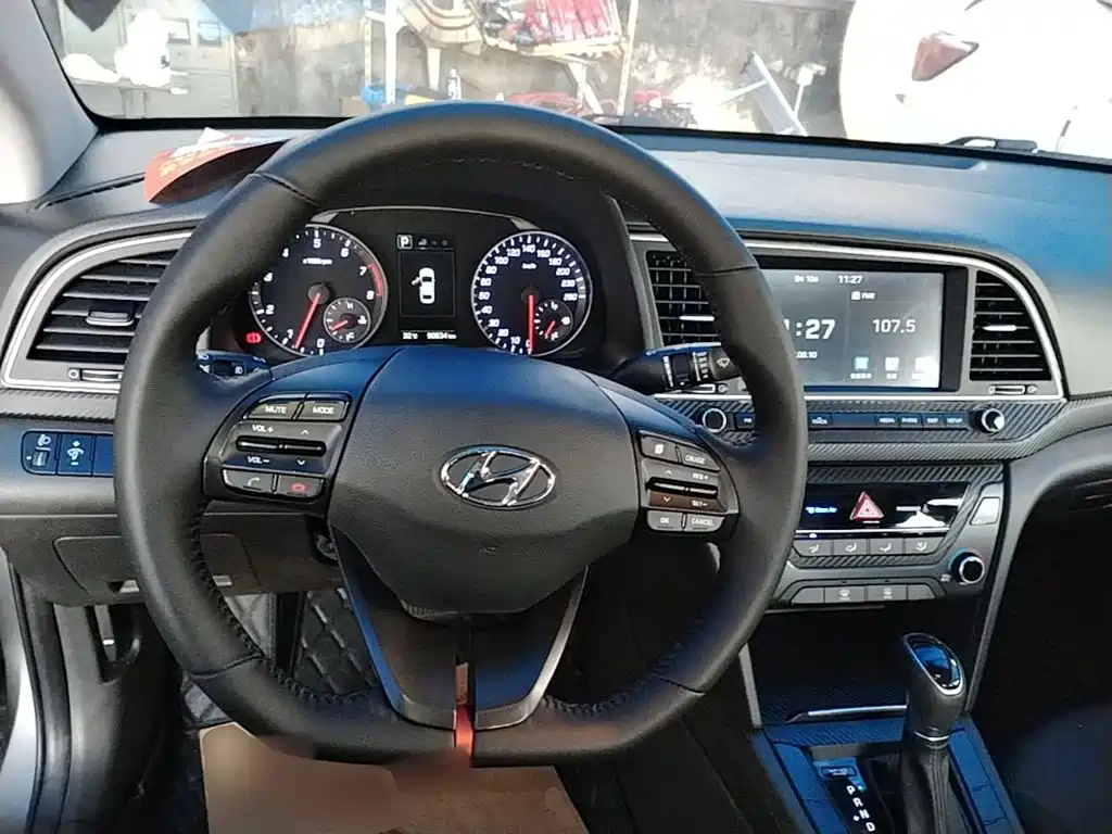 Hyundai Elantra — фото 11