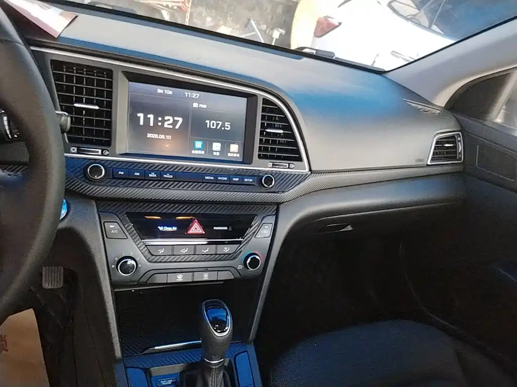 Hyundai Elantra — фото 13