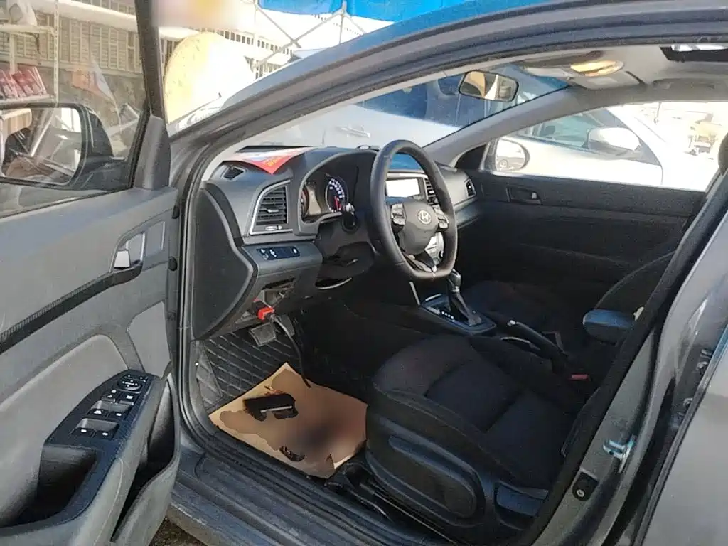 Hyundai Elantra — фото 16