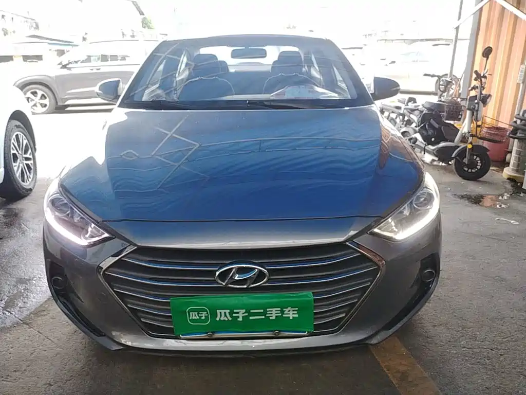 Hyundai Elantra — фото 3