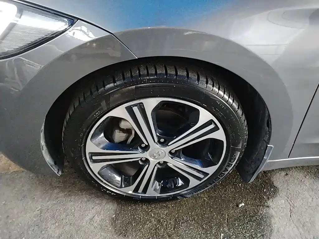 Hyundai Elantra — фото 23