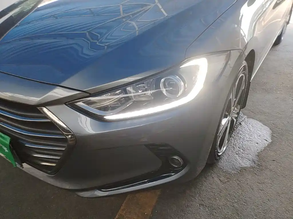 Hyundai Elantra — фото 24