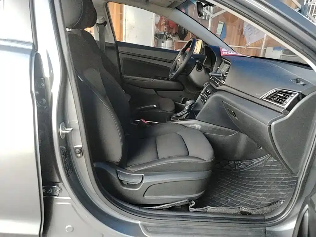 Hyundai Elantra — фото 25