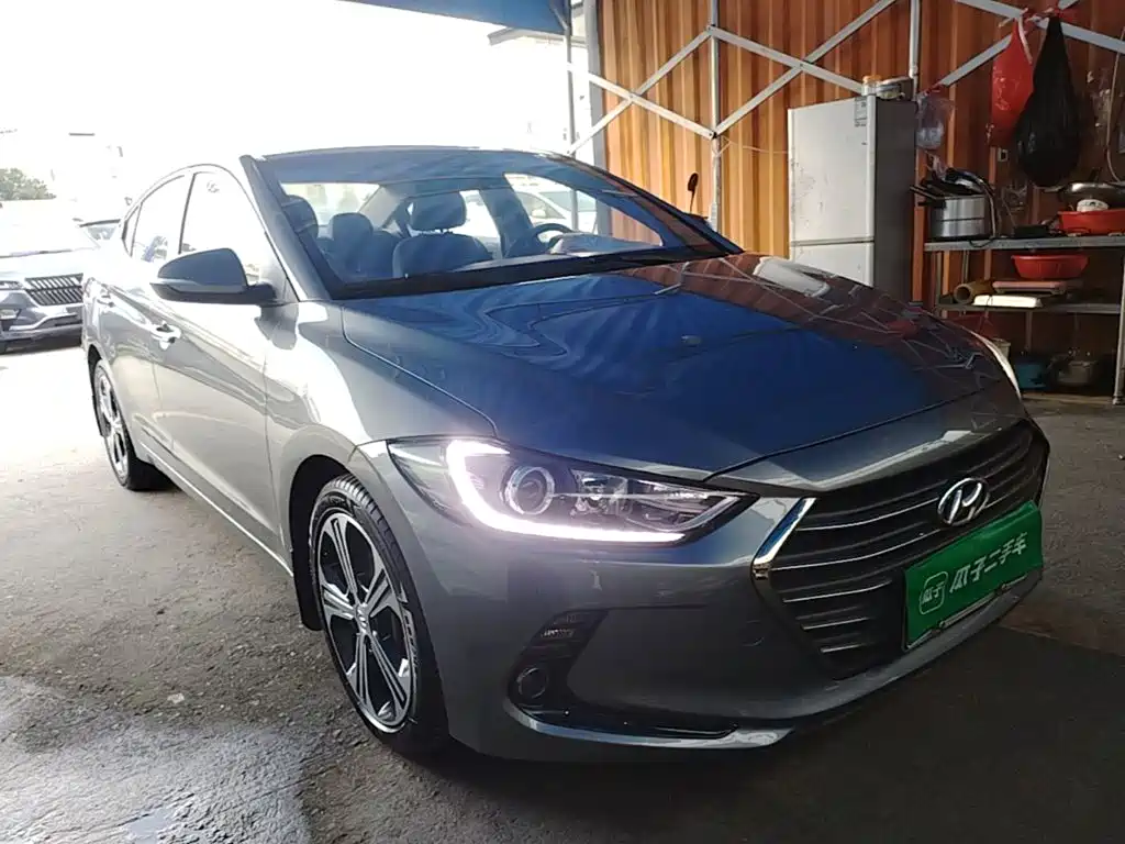 Hyundai Elantra — фото 4