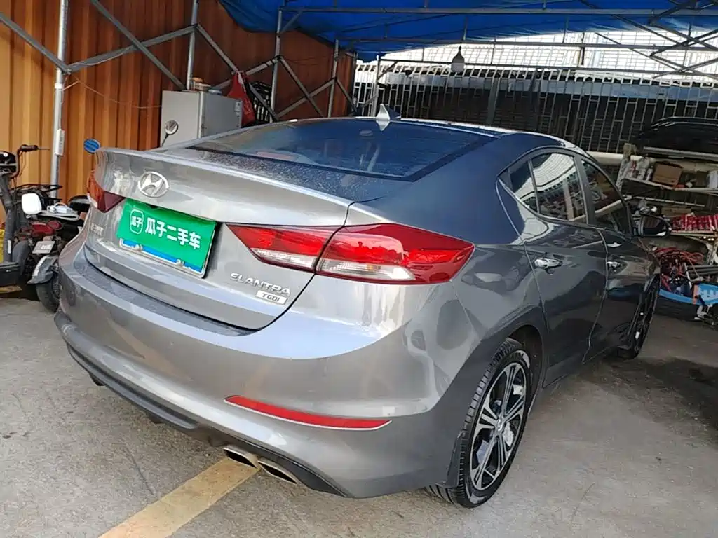 Hyundai Elantra — фото 7