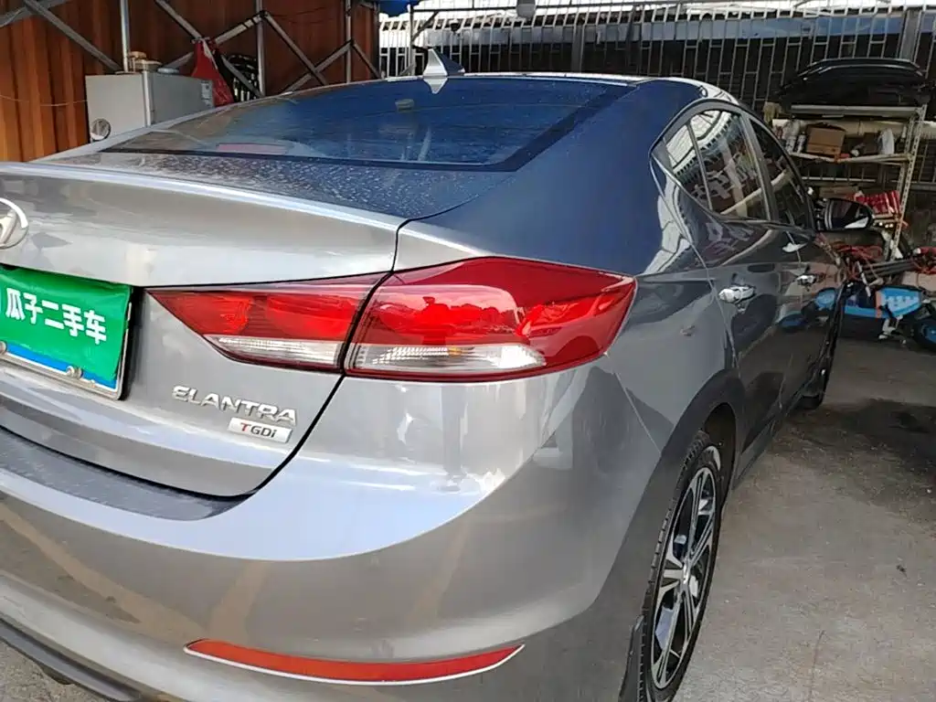 Hyundai Elantra — фото 8