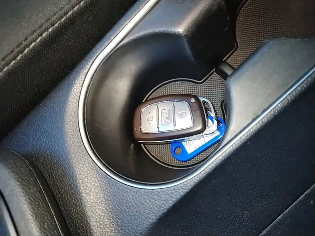 Hyundai Elantra — фото 9