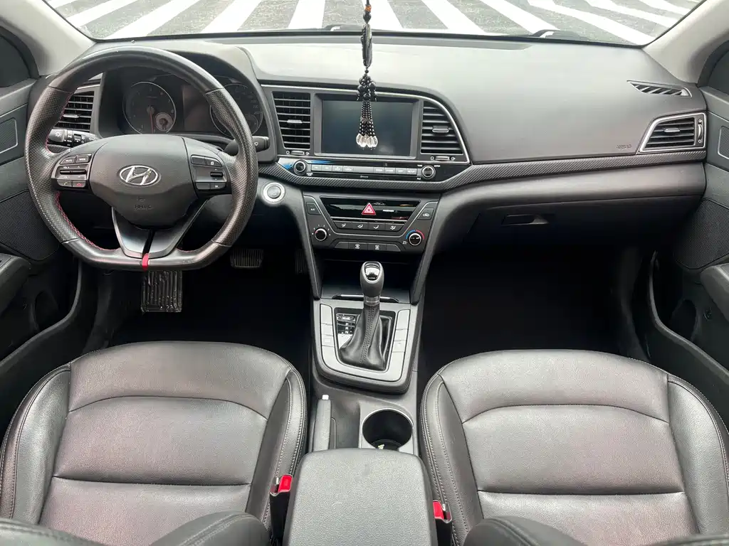 Hyundai Elantra — фото 13