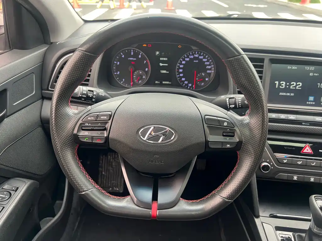 Hyundai Elantra — фото 15