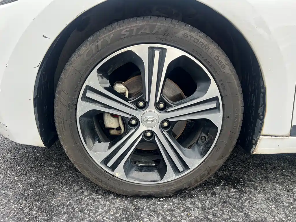 Hyundai Elantra — фото 21