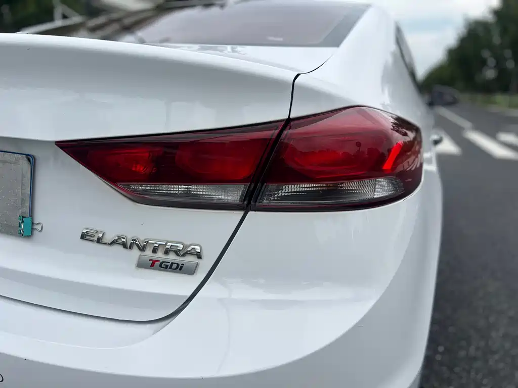 Hyundai Elantra — фото 8