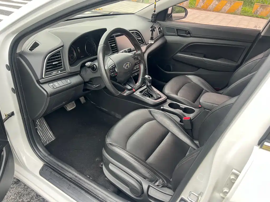 Hyundai Elantra — фото 9
