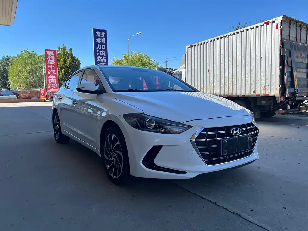 Hyundai Elantra — фото 3