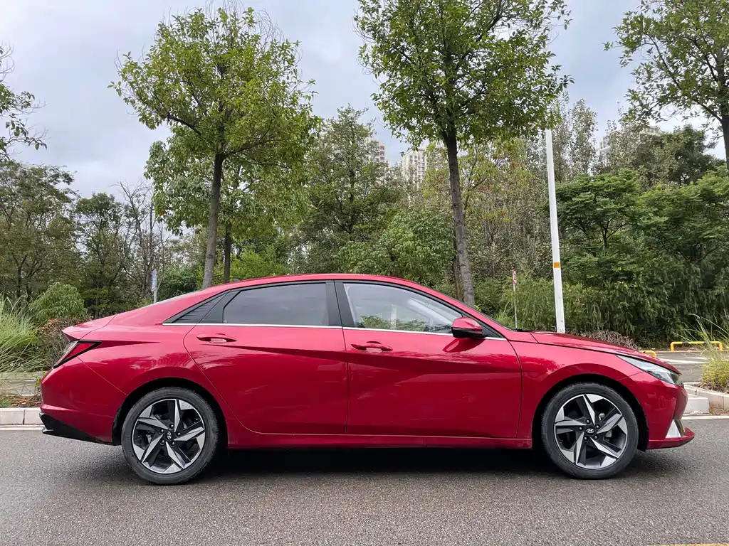 Hyundai Elantra — фото 14